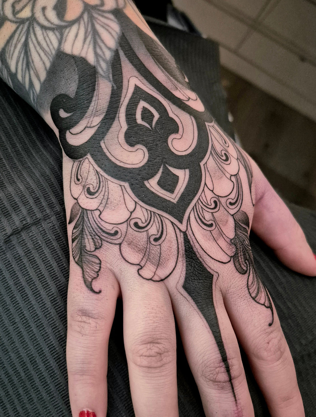 Pourquoi un tatouage évolue avec le temps (et comment bien le penser dès le départ)